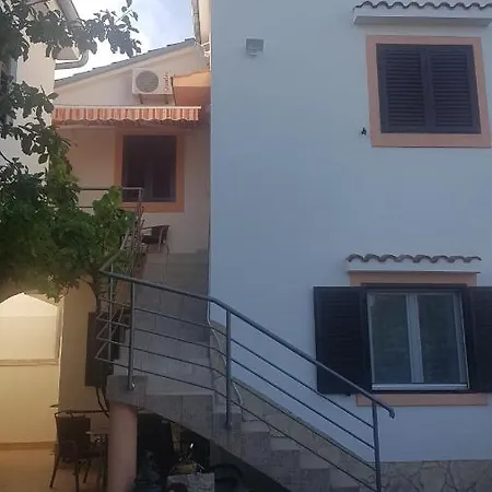 Gita Apartment Omisalj